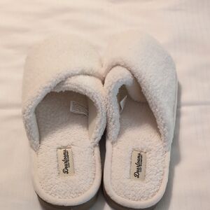 Like New Dearfoams Cream Plush Slippers Open-Back Design